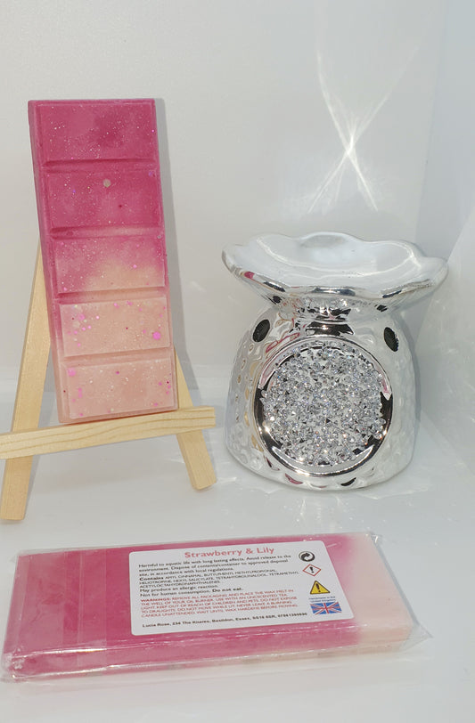 Strawberry & Lily scented snap bar